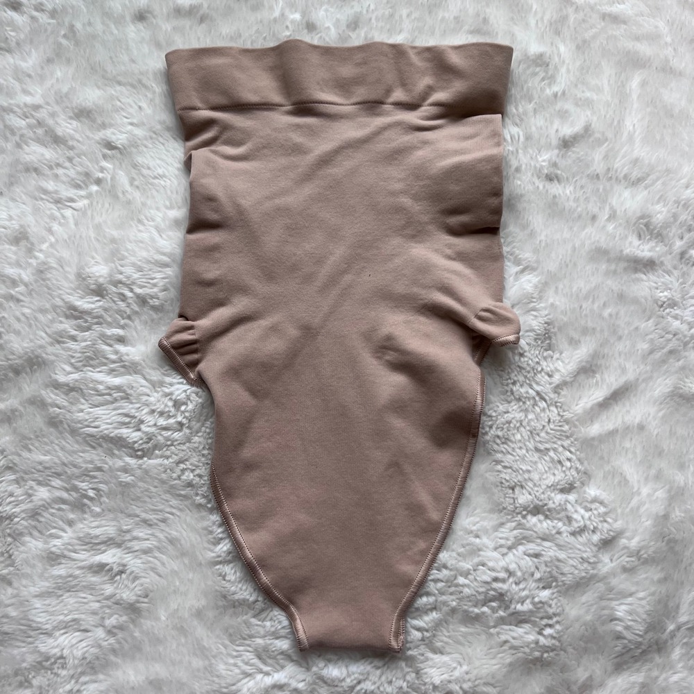 SKIMS Sculpting Thong Bodysuit Tan High Waist Seamless Shapewear Small S/P/CH